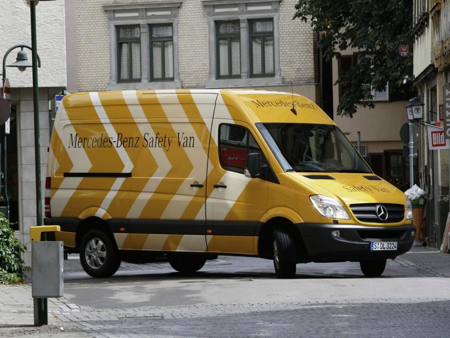  Mercedes-Benz Sprinter High Roof Van 2006 года  (фото 15 из 33)